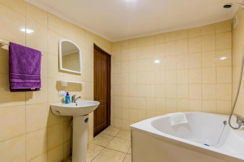 Комфортный Номер В Уютном Апарт-Отеле Kiev Exterior foto