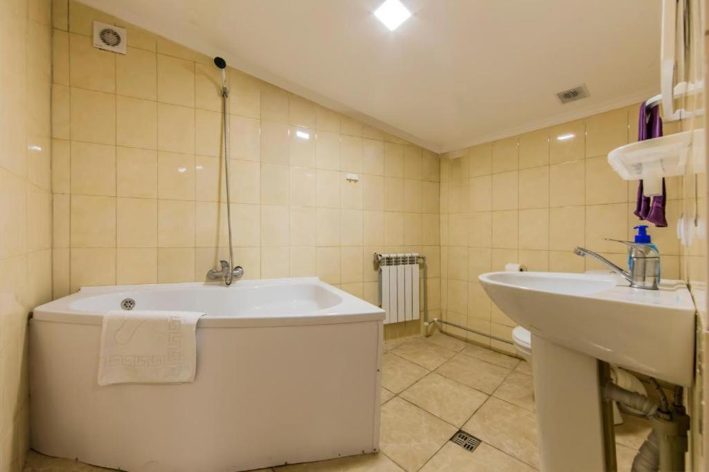 Комфортный Номер В Уютном Апарт-Отеле Kiev Exterior foto